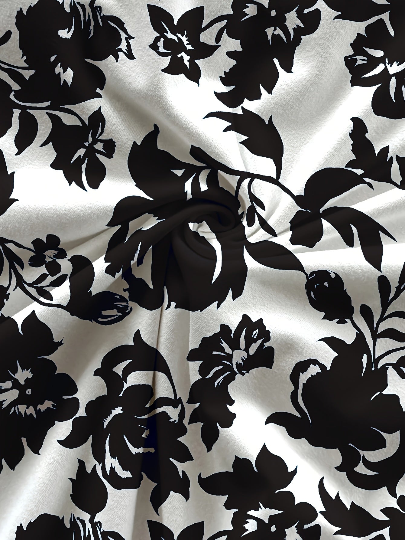 Conjunto Feminino 2 Peças – Blusa e Saia Estampadas em Preto e Branco, Look Casual Elegante Perfeito para o Verão e Férias