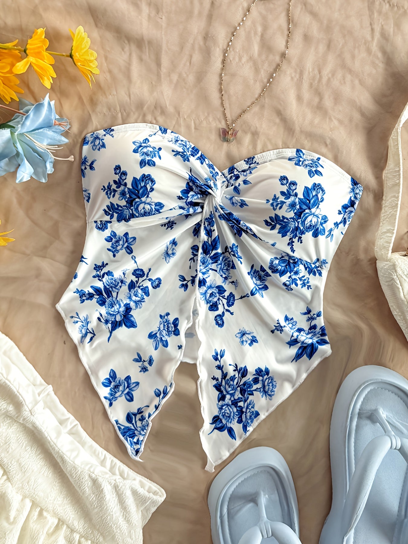 Top Cropped Azul & Branco com Fenda Frontal – Floral Chic, Leve e Perfeito pra Verão & Festas