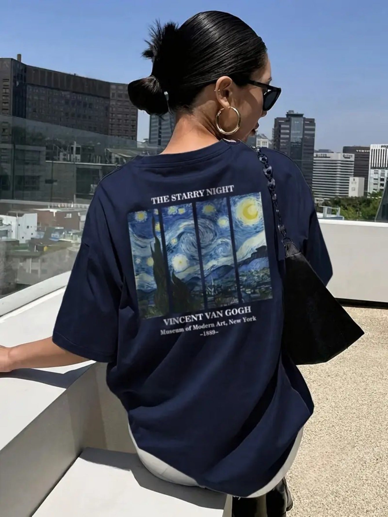 Camiseta Feminina Estampa Van Gogh nas Costas – Estilo Casual, Moderna e Atemporal