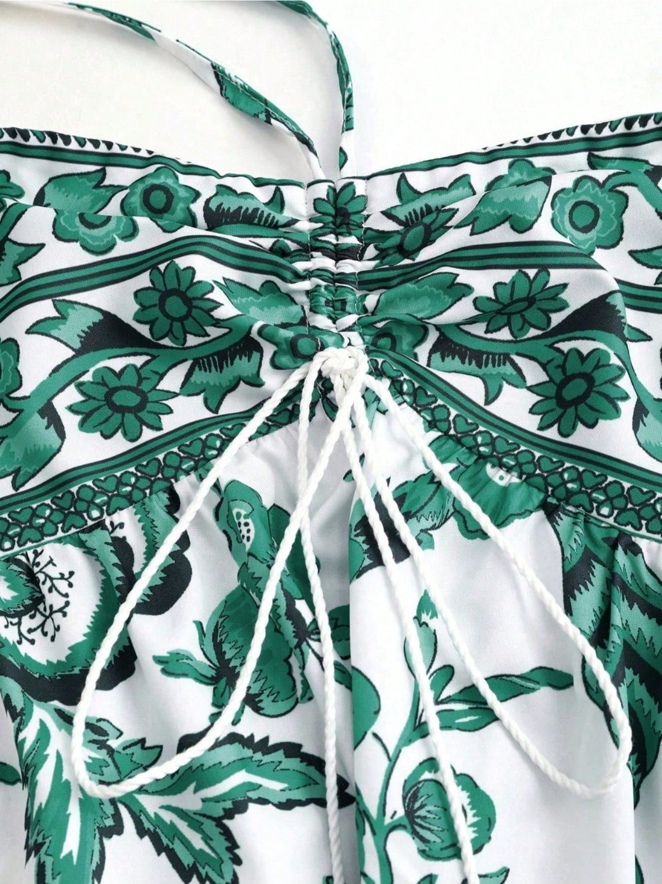 Vestido ISARA Estampado com Gola Halter – Estilo Fresco de Férias, Leve, Moderno e Perfeito para Looks Femininos Casuais