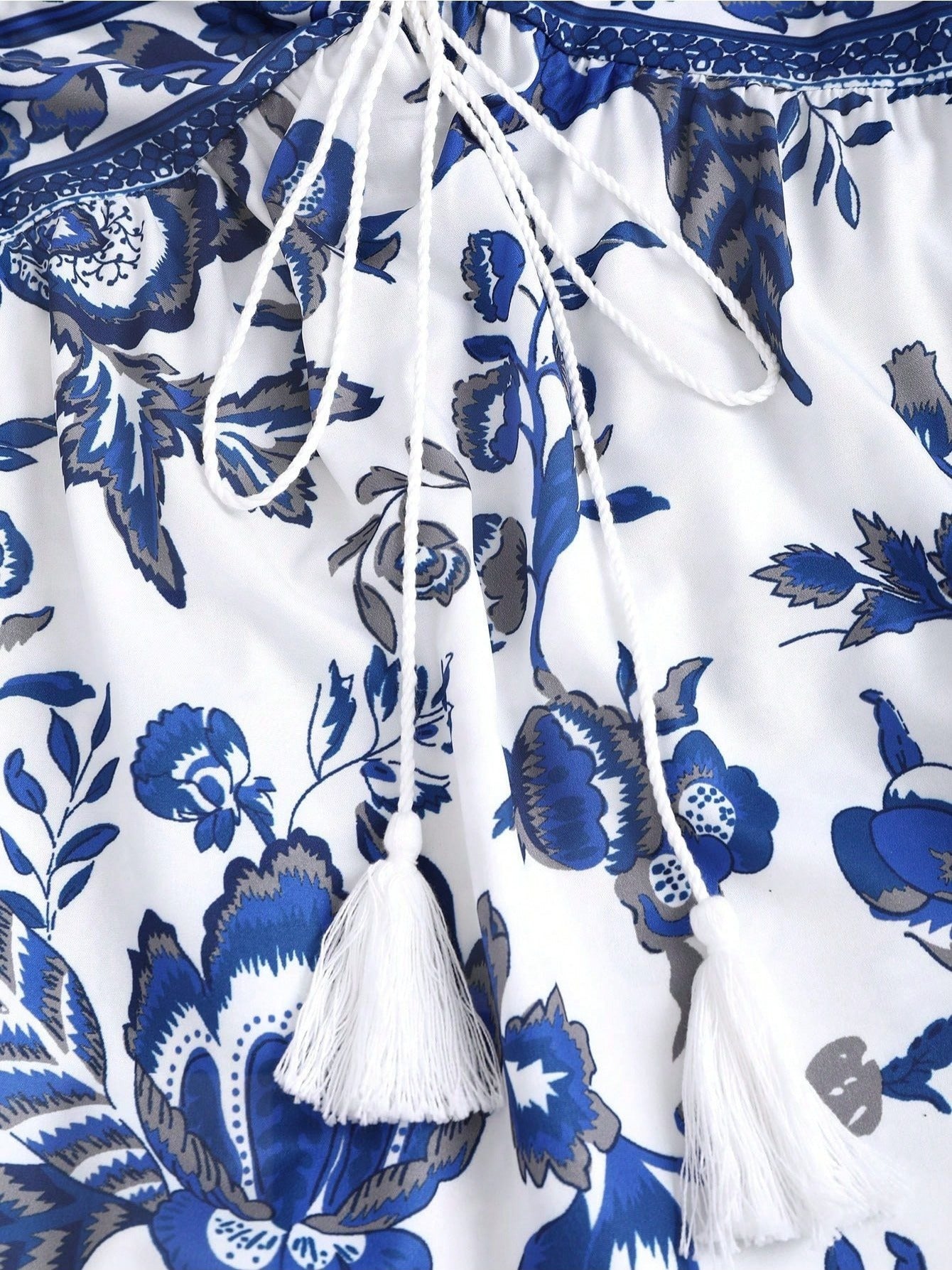 Vestido ISARA Estampado com Gola Halter – Estilo Fresco de Férias, Leve, Moderno e Perfeito para Looks Femininos Casuais