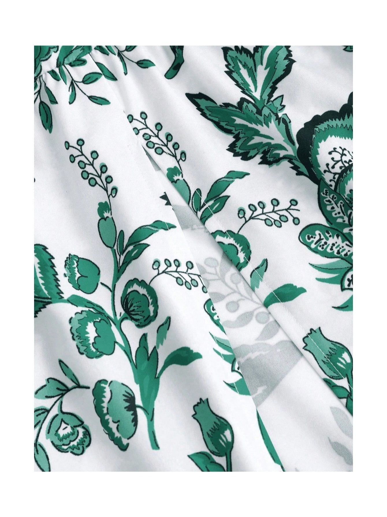 Vestido ISARA Estampado com Gola Halter – Estilo Fresco de Férias, Leve, Moderno e Perfeito para Looks Femininos Casuais