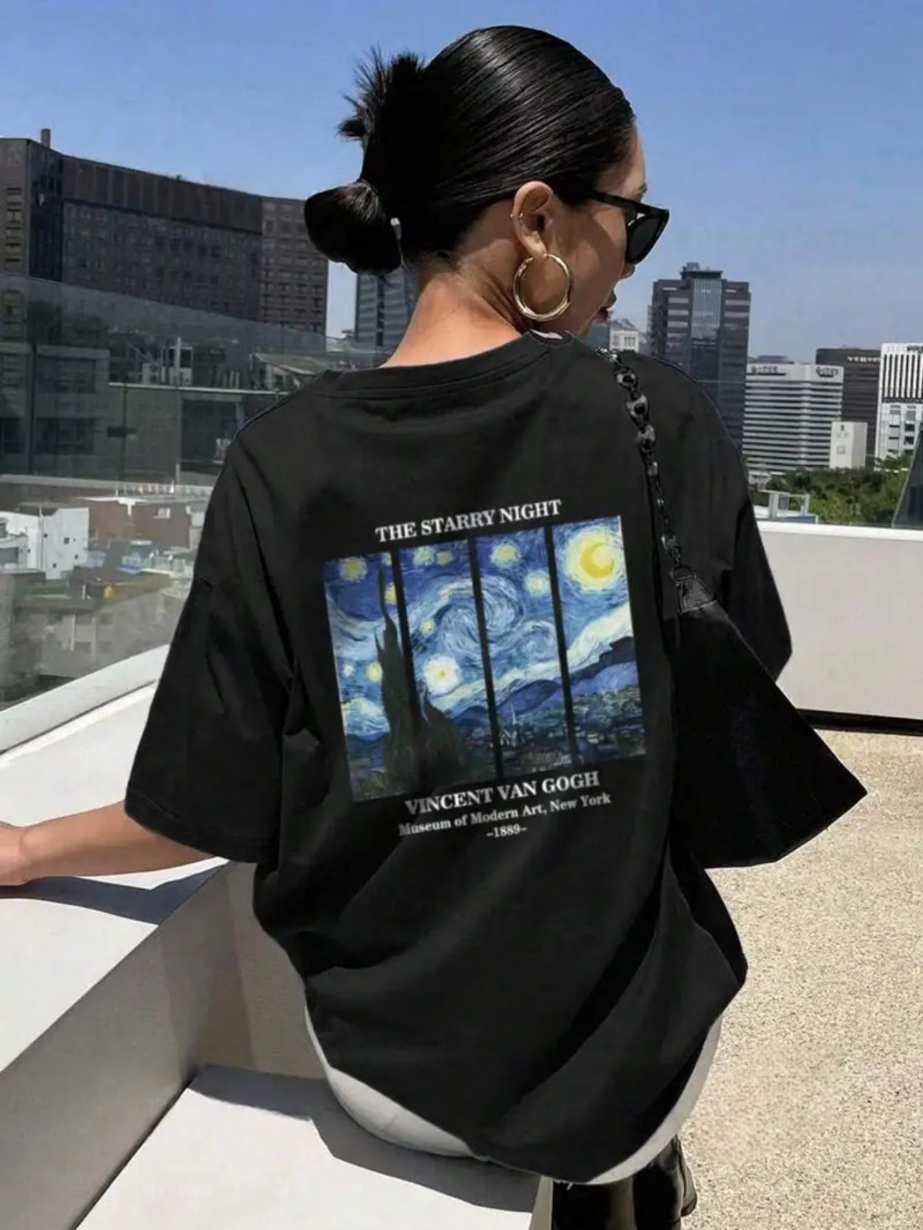 Camiseta Feminina Estampa Van Gogh nas Costas – Estilo Casual, Moderna e Atemporal