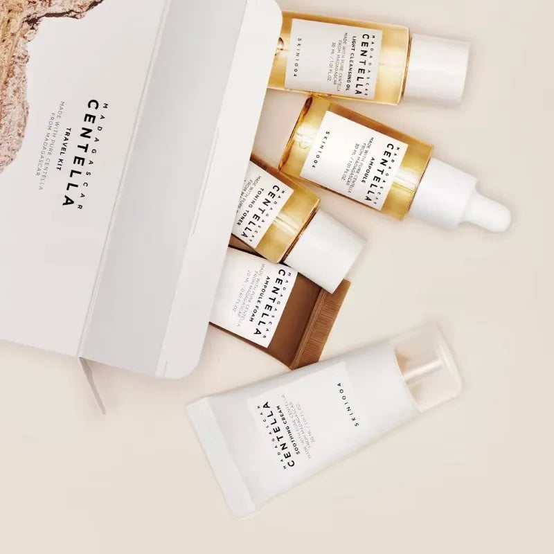 Kit de Skincare SKIN1004 Madagascar Centella Travel – Toner, Ampoule, Creme Calmante, Cleansing Oil e Espuma – Mini 5 Peças