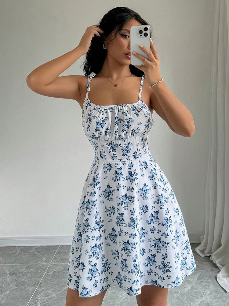 Vestido Curto Feminino de Verão – Alças Finas, Estampa Floral, 2025