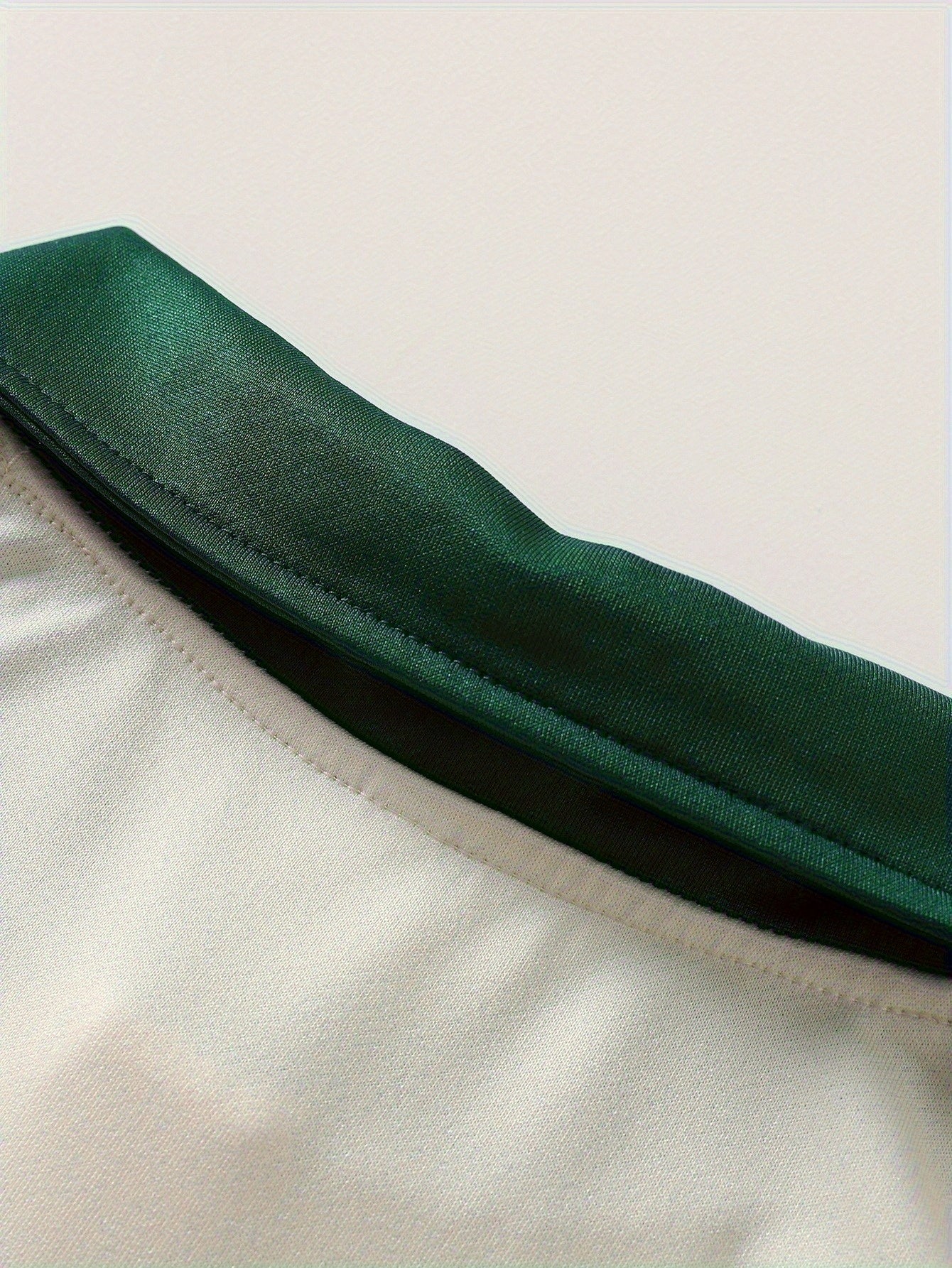 Camiseta Masculina "ITALIA" – Branca com Listras Verde e Vermelho, Leve, Respirável, Caimento Solto para Verão