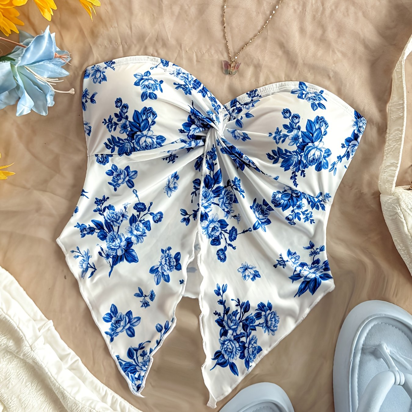 Top Cropped Azul & Branco com Fenda Frontal – Floral Chic, Leve e Perfeito pra Verão & Festas