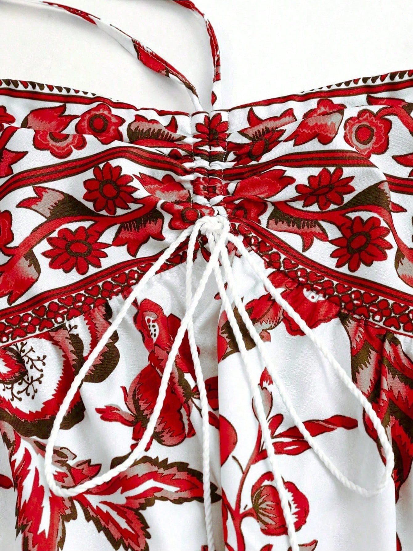 Vestido ISARA Estampado com Gola Halter – Estilo Fresco de Férias, Leve, Moderno e Perfeito para Looks Femininos Casuais